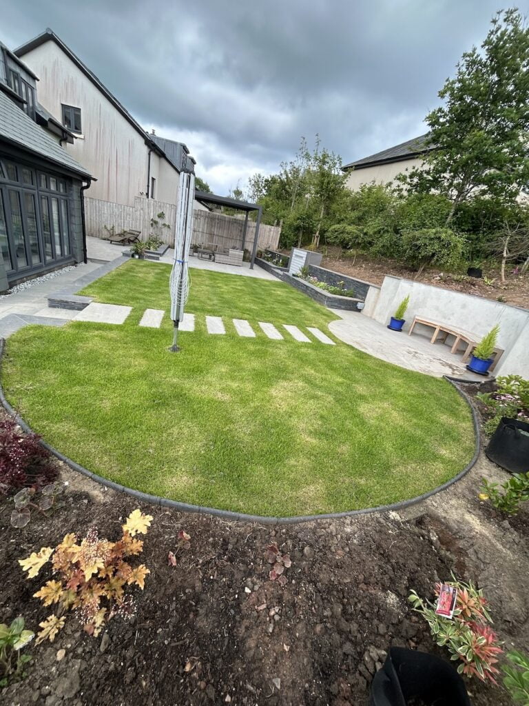 curved garden edging